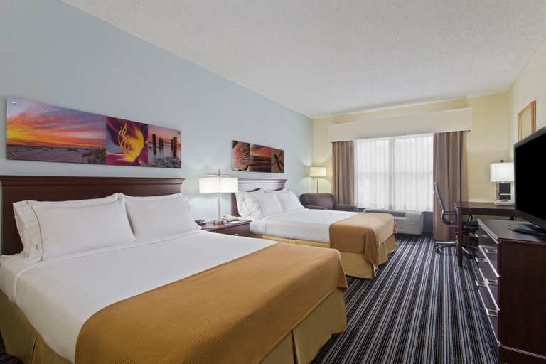Bedroom 5, Holiday Inn Express & Suites CLEARWATER NORTH/DUNEDIN by IHG, Pinellas