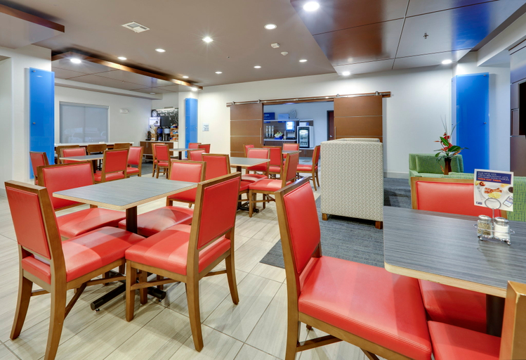 Food & Drinks 5, Holiday Inn Express & Suites DENTON NORTH by IHG, Denton