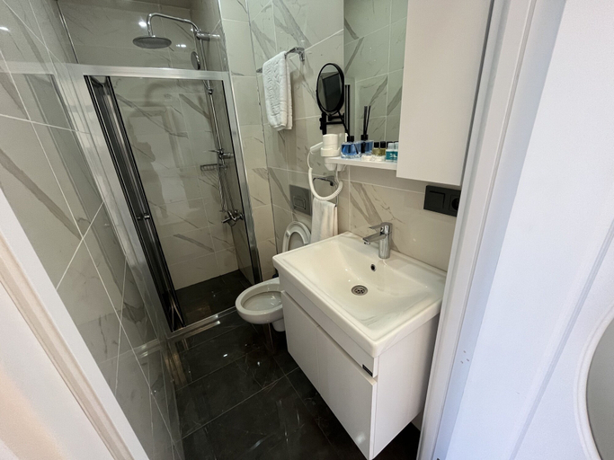 Bathroom 5, Lale Sultan Hotel, Fatih
