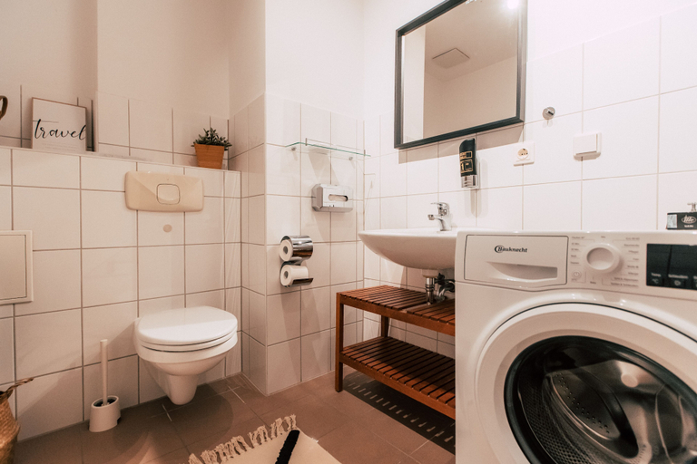 Bathroom 3, Luga Homes - Chausseehaus, Leipzig