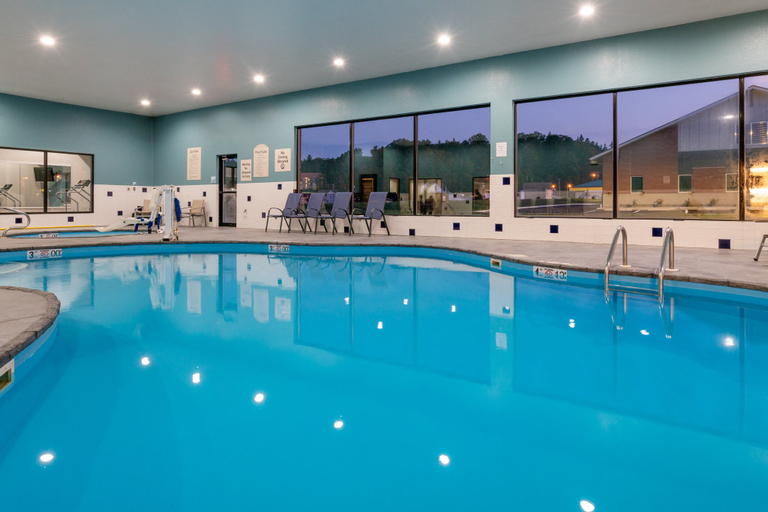 Sport & Beauty 4, Holiday Inn Express & Suites ELKINS by IHG, Randolph