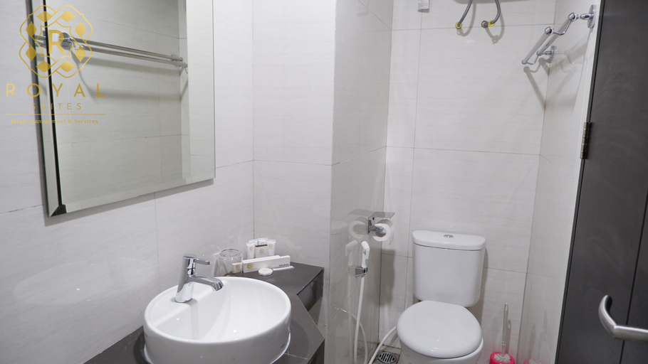 Bathroom, Apartemen Citra Plaza Nagoya by Royal Suites, Batam