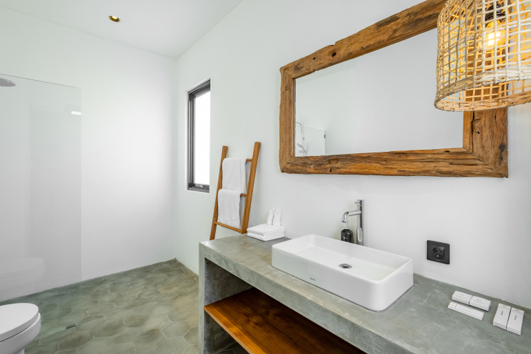 Bathroom 4, Villa Castello di Quassolo, Badung