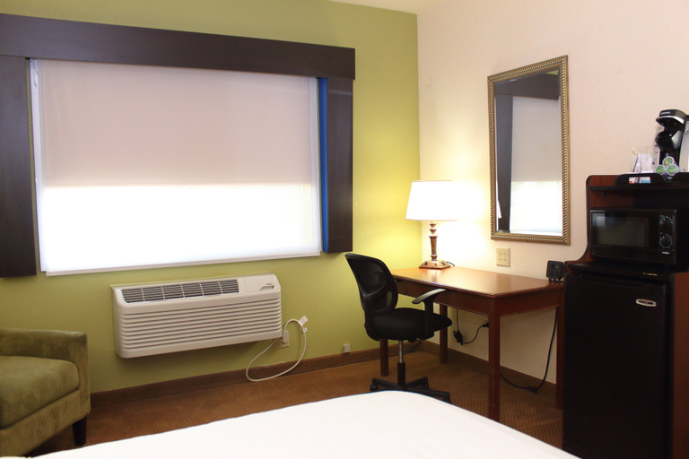 Bedroom 4, Holiday Inn Express & Suites FARMINGTON (BLOOMFIELD) by IHG, San Juan