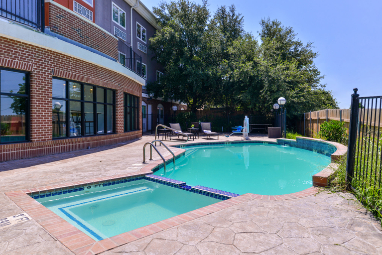Sport & Beauty 3, Holiday Inn Express & Suites ELGIN by IHG, Bastrop