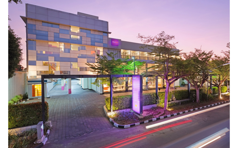 Exterior & Views 1, Quest Hotel Simpang Lima - Semarang by ASTON, Semarang