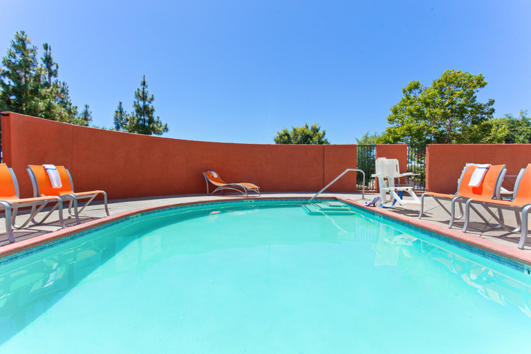 Sport & Beauty 2, Holiday Inn Express & Suites ELK GROVE WEST I-5 by IHG, Sacramento