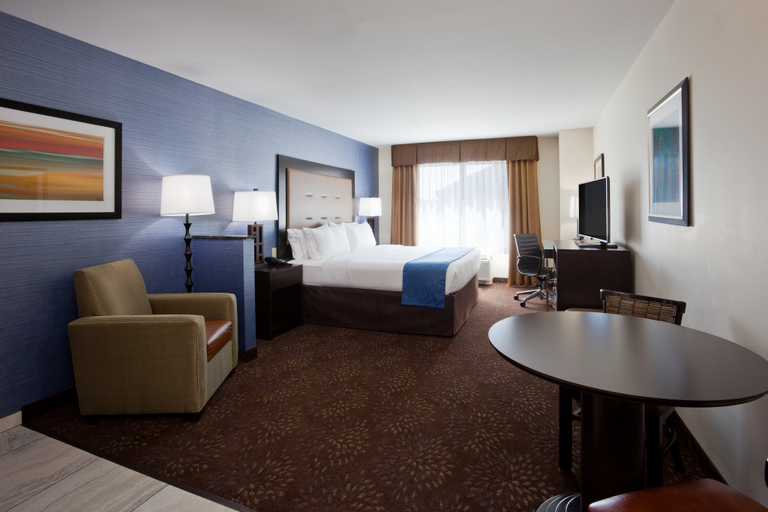 Bedroom 2, Holiday Inn Express & Suites FORT DODGE by IHG, Webster