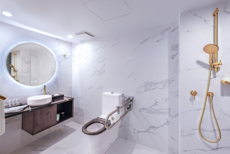 Bathroom 5, The Benson Hotel, Cairns