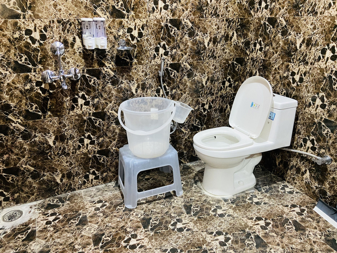 Bathroom 3, The Kuber Hotel & Restaurant, Kinnaur