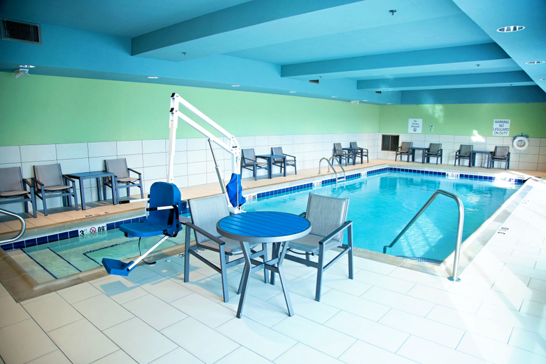 Sport & Beauty 5, Holiday Inn Express & Suites GREAT BEND by IHG, Barton