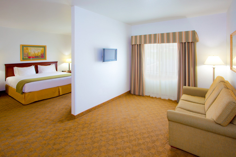 Bedroom 2, Holiday Inn Express & Suites ELKINS by IHG, Randolph