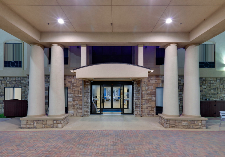 Exterior & Views 2, Holiday Inn Express & Suites DENTON NORTH by IHG, Denton