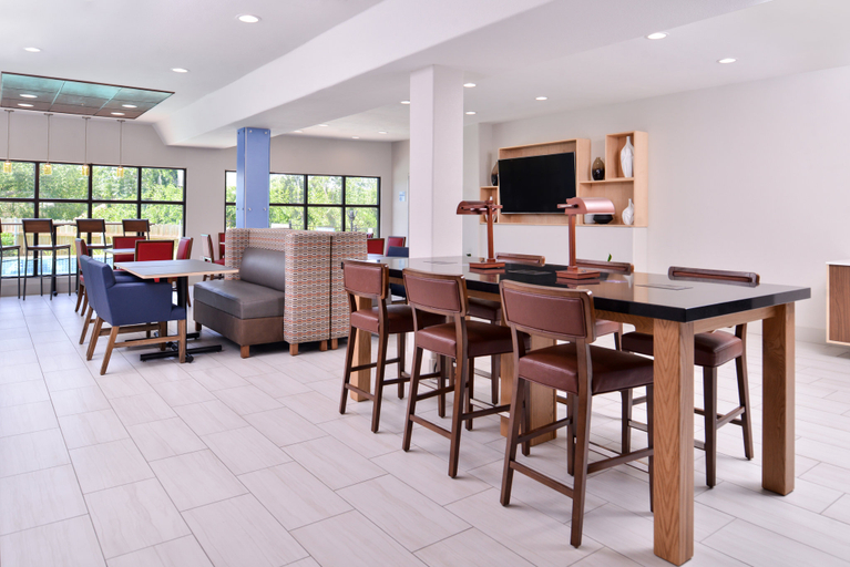 Food & Drinks 2, Holiday Inn Express & Suites ELGIN by IHG, Bastrop