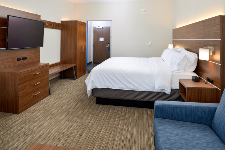 Bedroom 4, Holiday Inn Express & Suites ELKO by IHG, Elko
