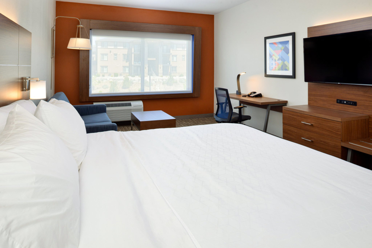 Bedroom 4, Holiday Inn Express & Suites ELKO by IHG, Elko