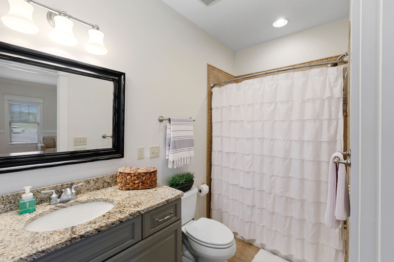 Bathroom 3, Sunset Point, Rhea
