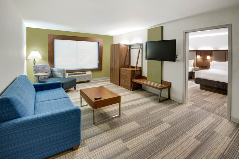 Others 4, Holiday Inn Express & Suites WOODBRIDGE by IHG, Middlesex