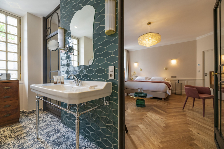 Bathroom 5, Belle Epoque, Savoie
