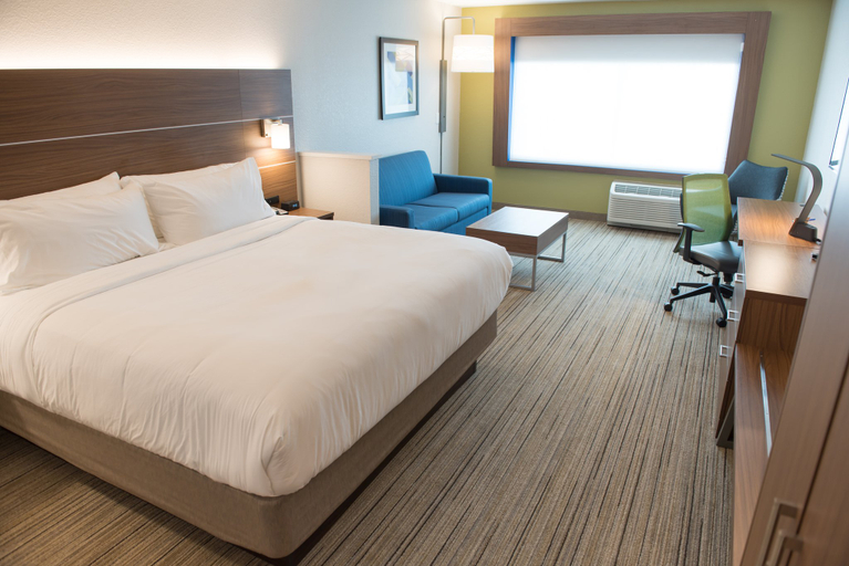 Bedroom 4, Holiday Inn Express & Suites FORT WAYNE NORTH by IHG, Allen