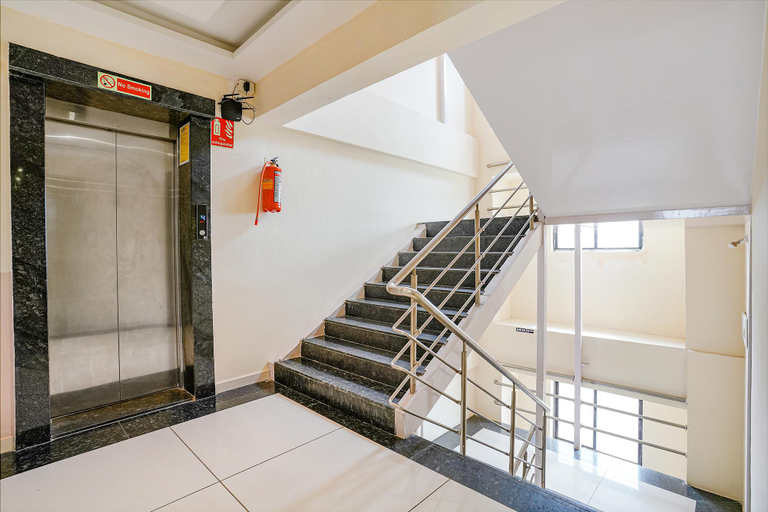 Public Area 2, Fabhotel Paradise Inn, Pune