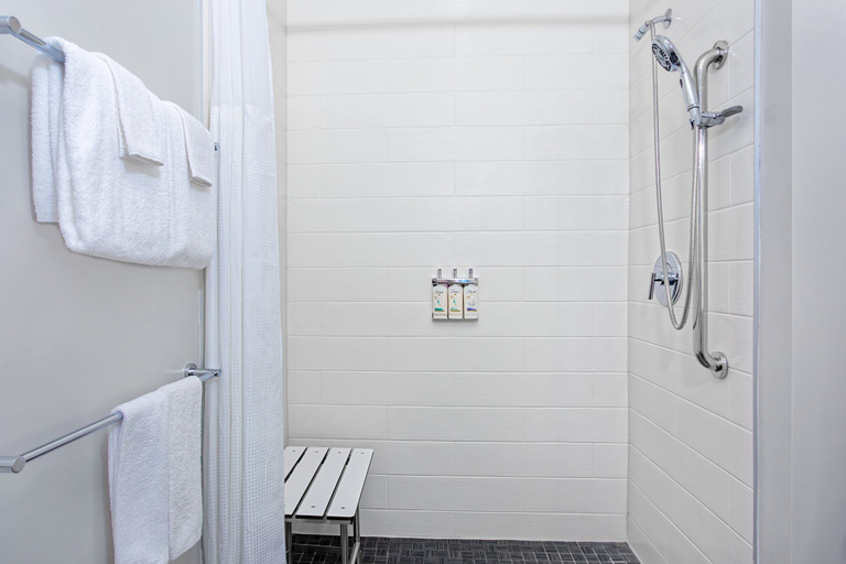 Bathroom 5, Holiday Inn Express & Suites MIRAMAR by IHG, Broward