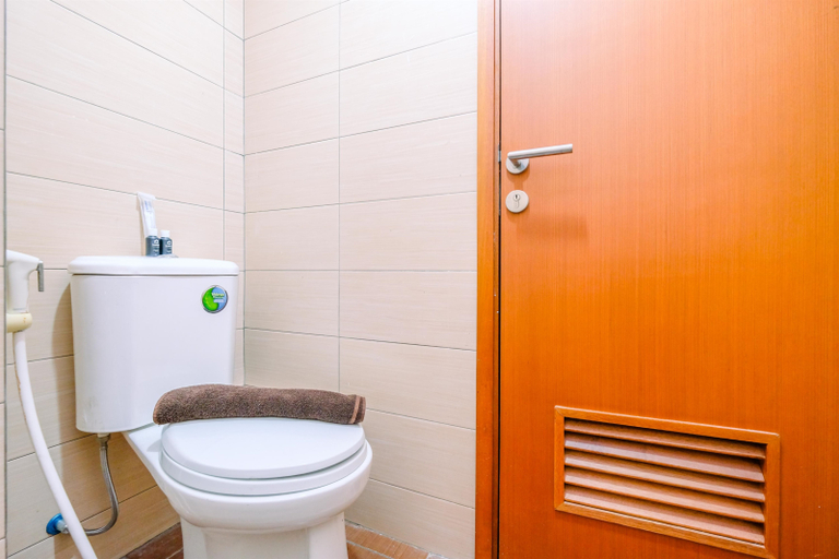 Bathroom 5, Simply Look Studio at Margonda Residence 5 Apartment By Travelio, Depok