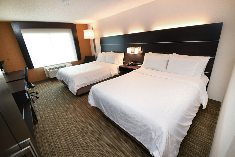 Bedroom 5, Holiday Inn Express & Suites GRAND FORKS by IHG, Grand Forks
