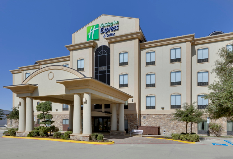 Exterior & Views 2, Holiday Inn Express & Suites DENTON NORTH by IHG, Denton
