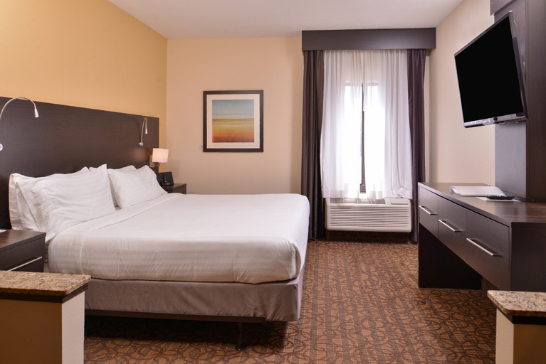 Bedroom 2, Holiday Inn Express & Suites TOPEKA WEST I-70 WANAMAKER by IHG, Shawnee