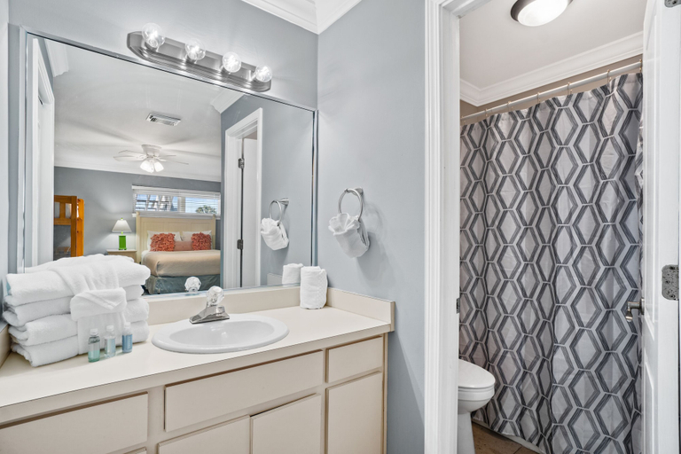 Bathroom 3, Harbur Arms by Panhandle Getaways, Bay