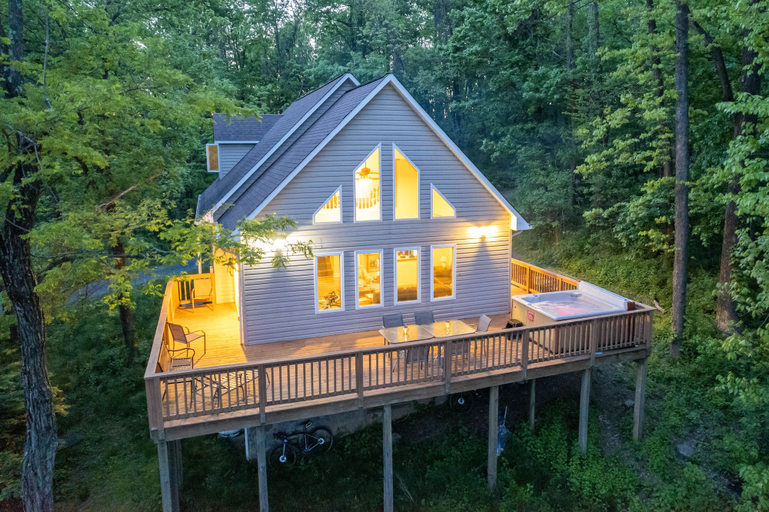 Exterior & Views 2, Love Ridge Mountain Lodging, Nelson