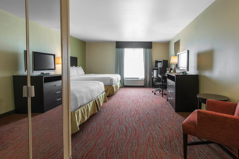 Bedroom 4, Holiday Inn Express & Suites CULLMAN by IHG, Cullman