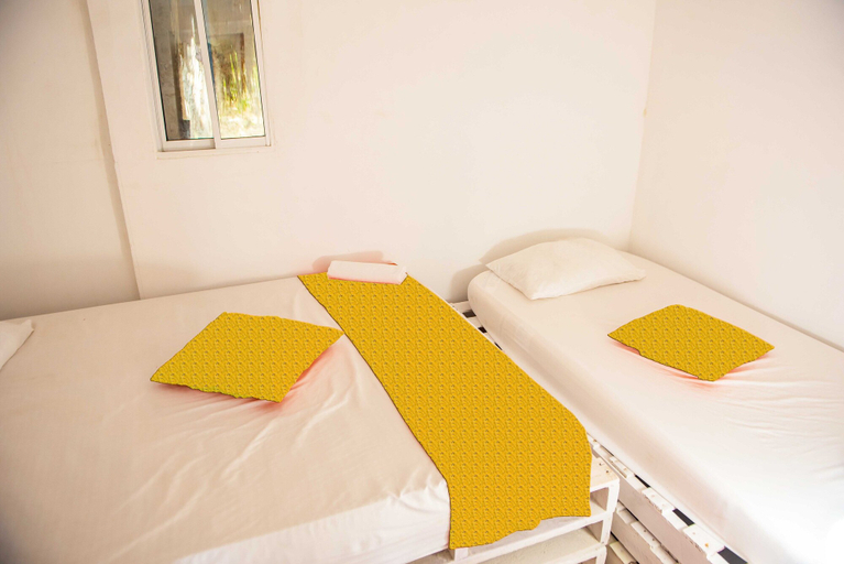 Bedroom 3, Nuestros Tres Tesoros