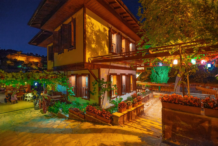 Exterior & Views
