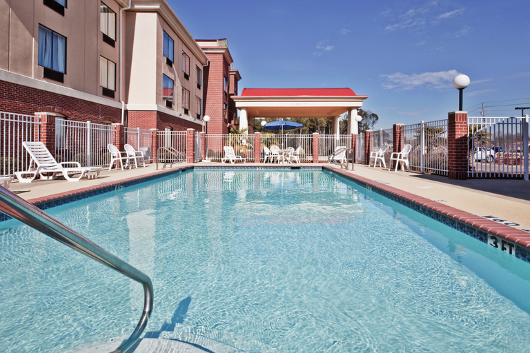 Sport & Beauty 4, Holiday Inn Express & Suites FOREST by IHG, Scott