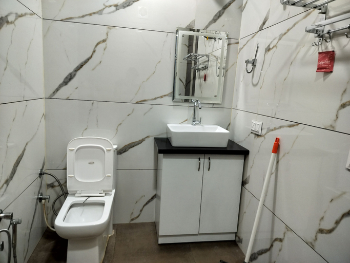 Bathroom 3, Royal Palace, Bhiwani