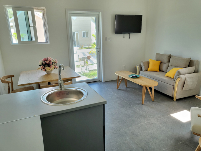 Others 4, Crawlbay Suites