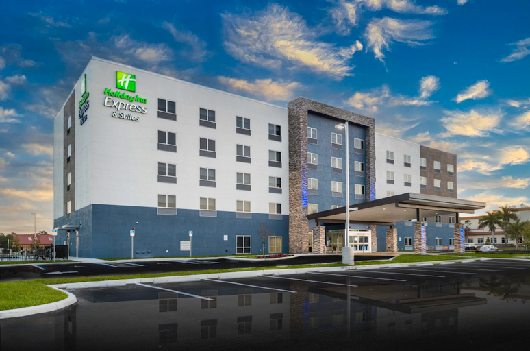 Holiday Inn Express & Suites FORT MYERS AIRPORT, Lee
