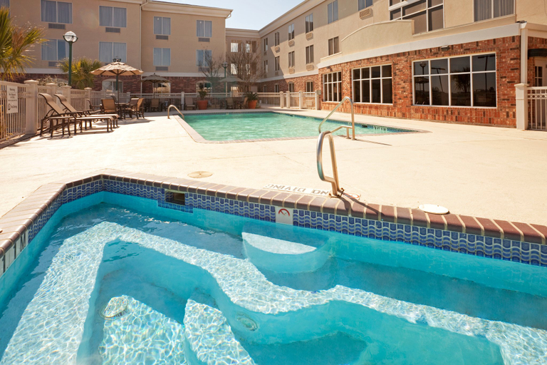 Sport & Beauty 5, Holiday Inn Express & Suites EAGLE PASS by IHG, Maverick