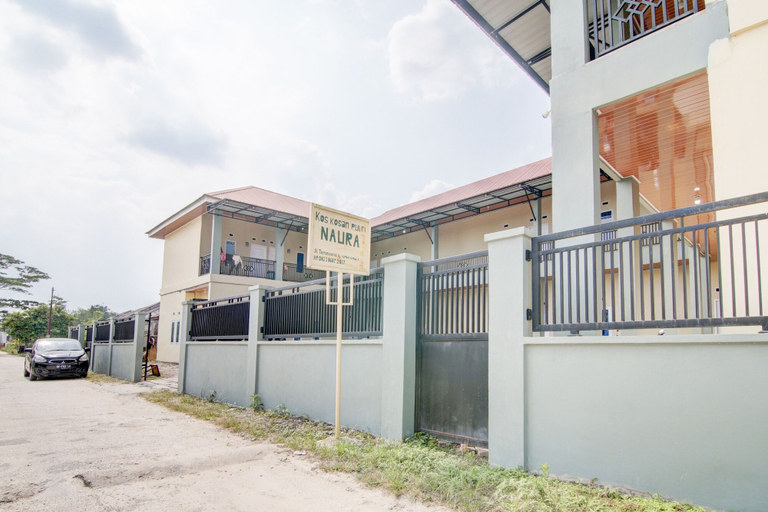 Exterior & Views 1, OYO 93087 Wisma Apel Syariah, Pekanbaru