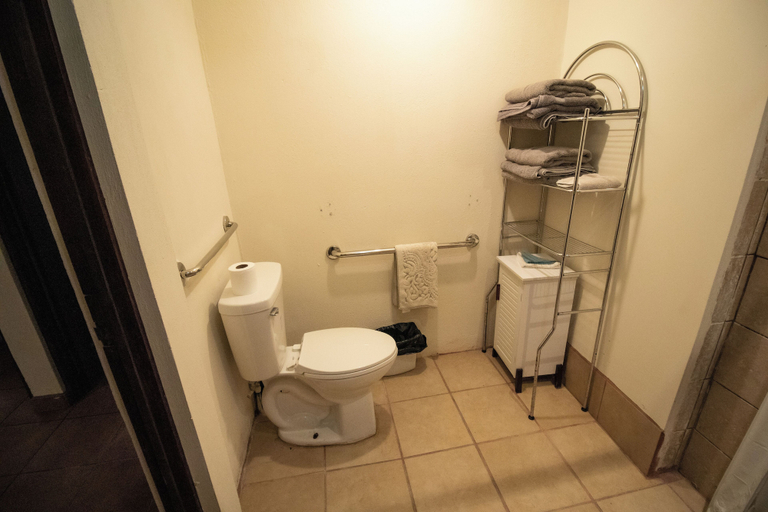 Bathroom 3, Anona Guesthouse, Carrillo