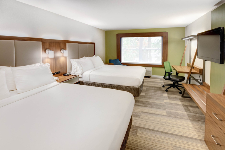 Bedroom 5, Holiday Inn Express & Suites WOODBRIDGE by IHG, Middlesex