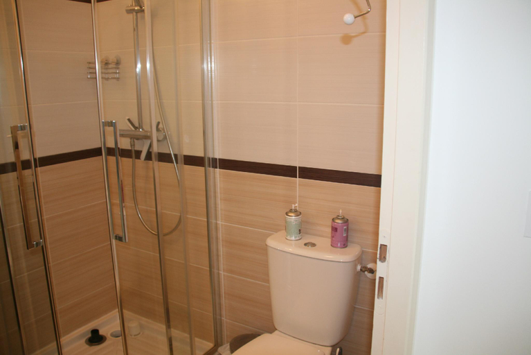 Bathroom 2, T2 moderne avec terrasse proche de la plage , Aude