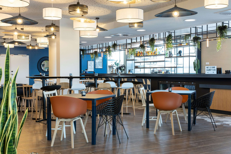 Food & Drinks 5, Hampton by Hilton Tours Centre, Indre-et-Loire