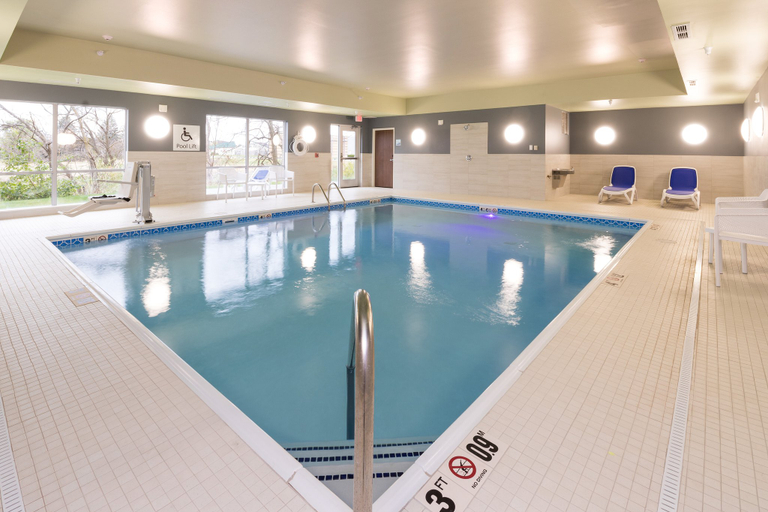 Sport & Beauty 3, Holiday Inn Express & Suites AUBURN by IHG, De Kalb