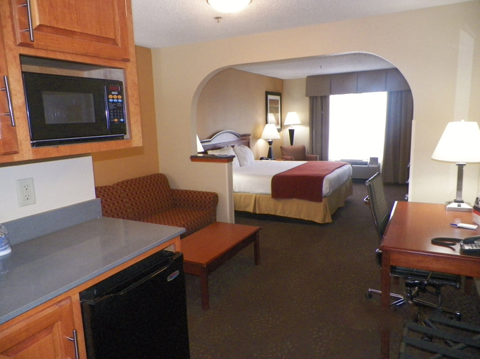 Bedroom 2, Holiday Inn Express & Suites FOREST by IHG, Scott