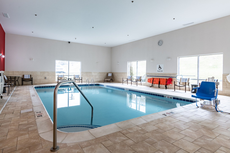 Sport & Beauty 5, Holiday Inn Express & Suites IRONTON by IHG, Lawrence