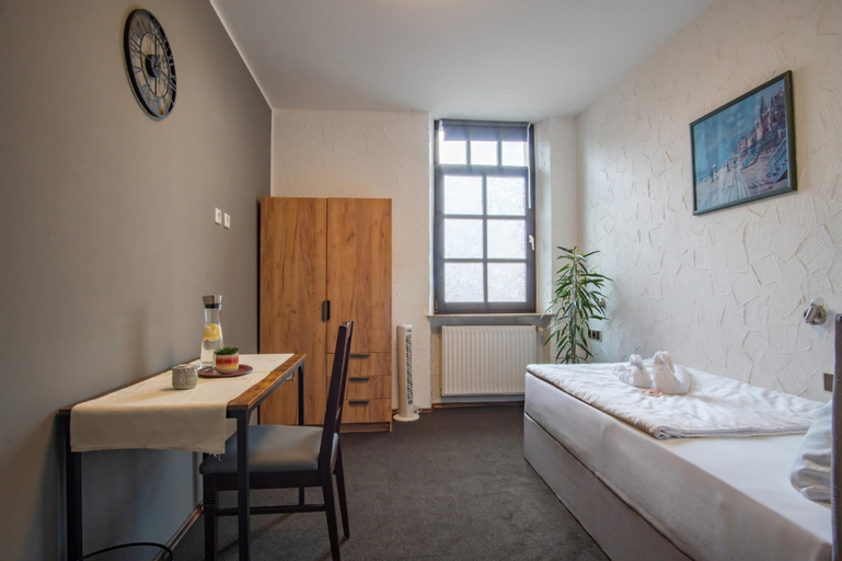 Bedroom 2, Family and Friends Hassloch, Bad Dürkheim