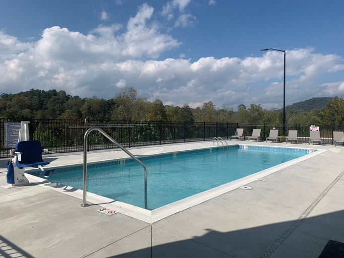 Sport & Beauty 4, Holiday Inn Express & Suites MARION by IHG, McDowell